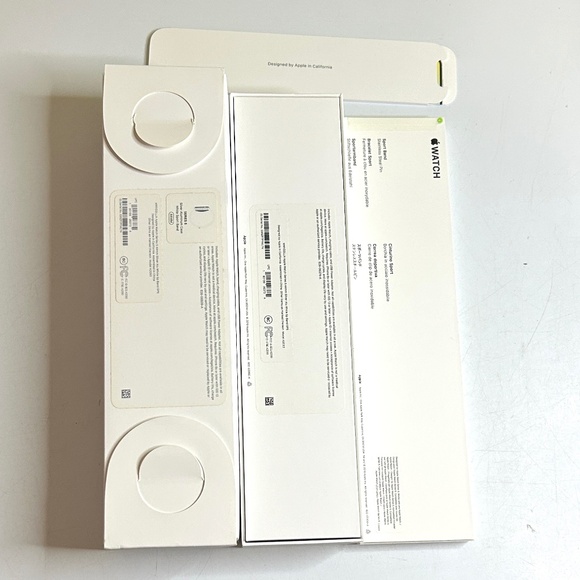 Apple Watch Series 5 GPS 44MM Silver Aluminum Case with White Sport Band - Picture 7 of 14